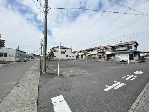 東南角地！敷地面積：約139坪、建築条件付き土地ではありません