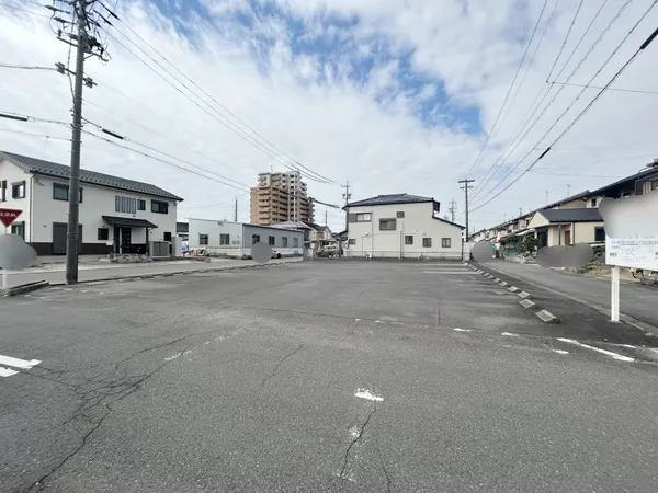 東南角地！敷地面積：約139坪、建築条件付き土地ではありません