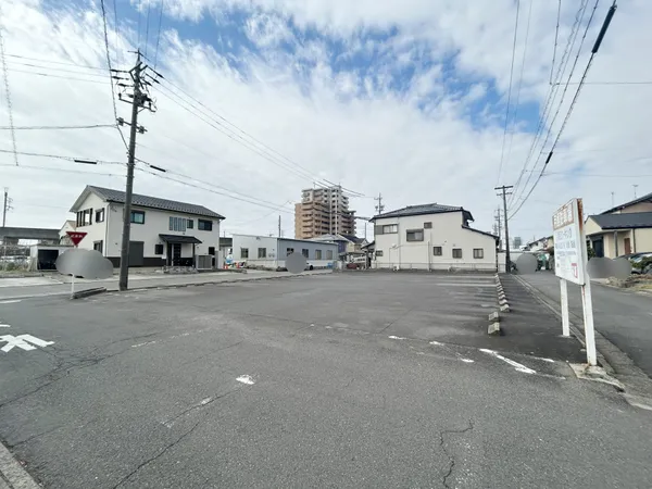 東南角地！敷地面積：約139坪、建築条件付き土地ではありません