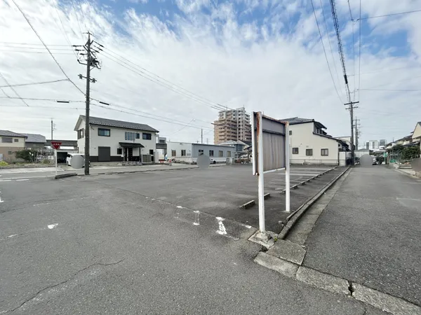 東南角地！敷地面積：約139坪、建築条件付き土地ではありません