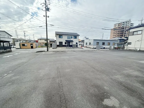 東南角地！敷地面積：約139坪、建築条件付き土地ではありません