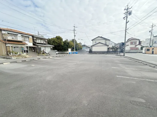 東南角地！敷地面積：約139坪、建築条件付き土地ではありません