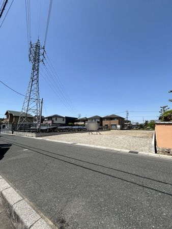 前面道路含む外観