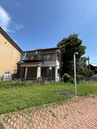 東南側から撮影南側は遊歩道ですので陽当りは良好です