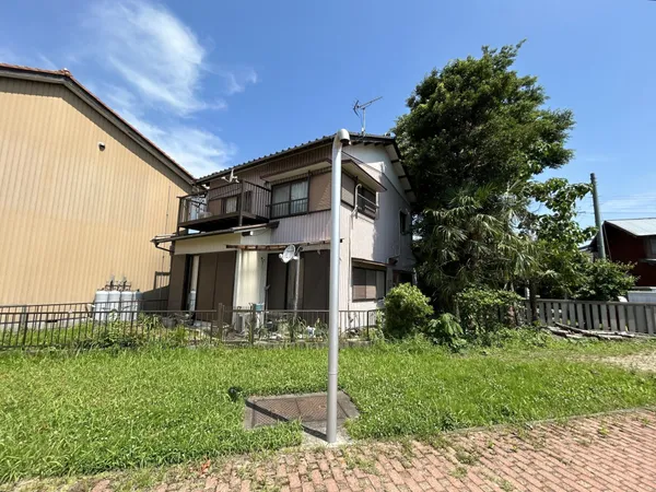 東南側から撮影南側は遊歩道ですので陽当りは良好です