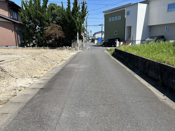 南側道路は幅員約4.4m