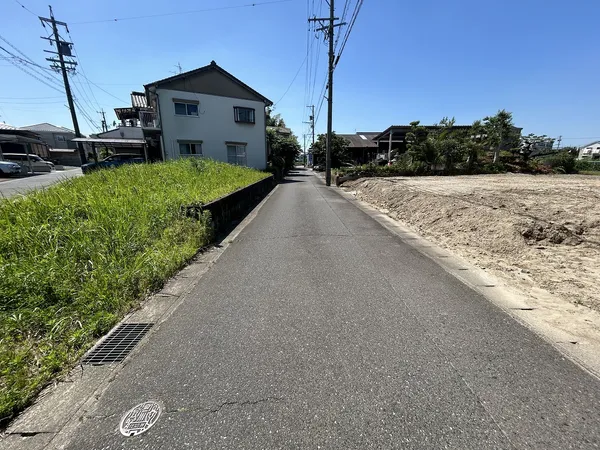 南側道路は幅員約4.4m