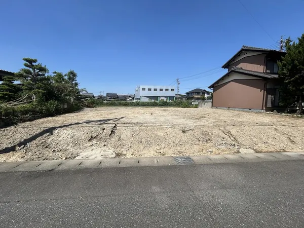 敷地面積：約53坪、両面道路、建築条件付き土地ではありません。