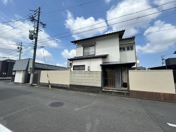 敷地面積約119坪、一宮総合駅まで徒歩15分、建物解体更地渡し、建築条件付き土地ではありません。前面道路幅員:約7.8m