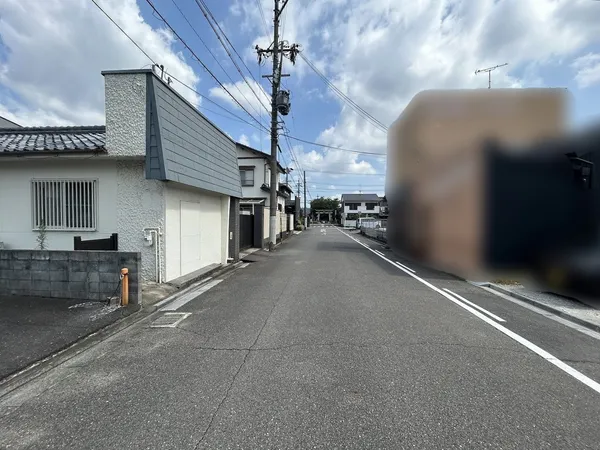 前面道路幅員:約7.8m、南側から撮影