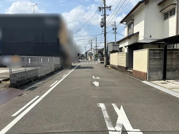 前面道路幅員:約7.8m、北側から撮影