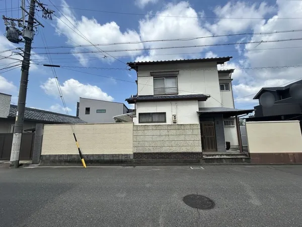 敷地面積約119坪、一宮総合駅まで徒歩15分、建物解体更地渡し、建築条件付き土地ではありません。前面道路幅員:約7.8m