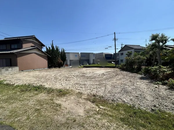 敷地面積：約53坪、両面道路、建築条件付き土地ではありません。