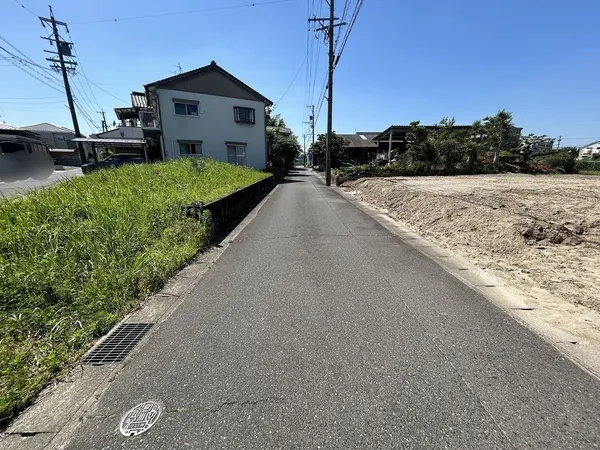 南西側道路は幅員約4.4m