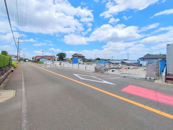 前面道路含む外観