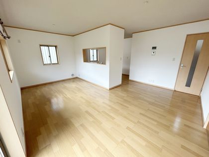 稲沢市梅須賀町 戸建 リビング