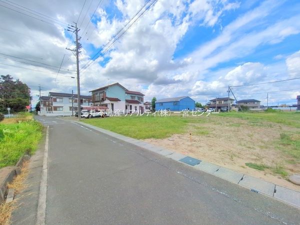 前面道路含む外観
