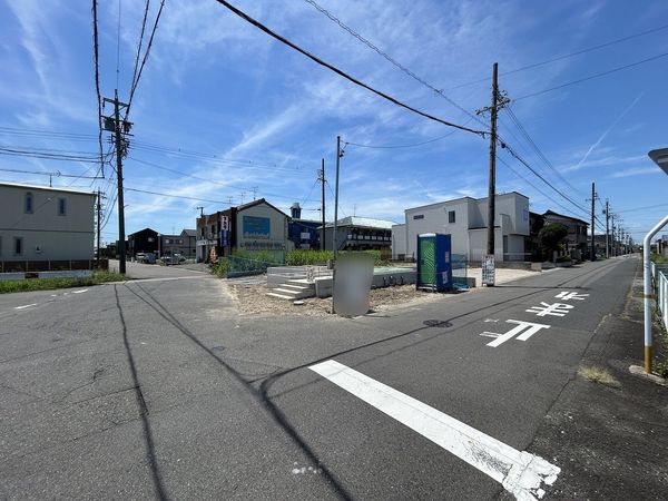 一宮市木曽川町門間 新築戸建 前面道路含む外観