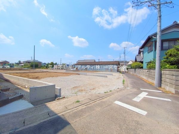 前面道路含む外観