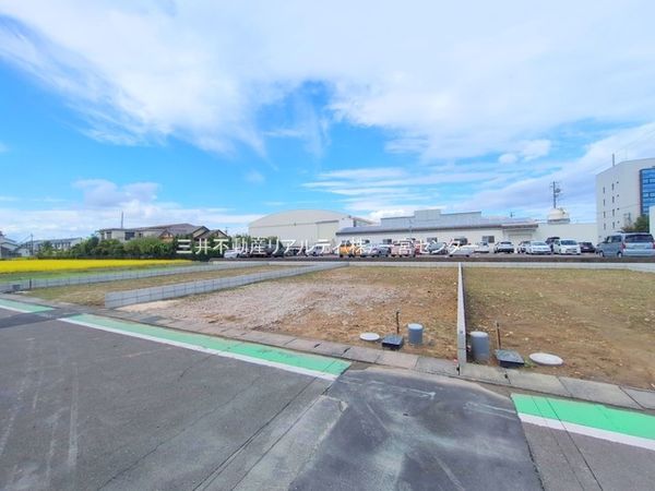 前面道路含む外観