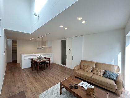 一宮市三条字郷内西 2号棟 リビング