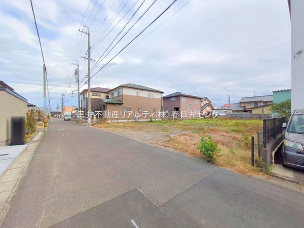 一宮市今伊勢町本神戸字筋替 2号棟 前面道路含む外観