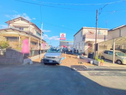 一宮市下沼町3丁目 新築戸建 前面道路含む外観