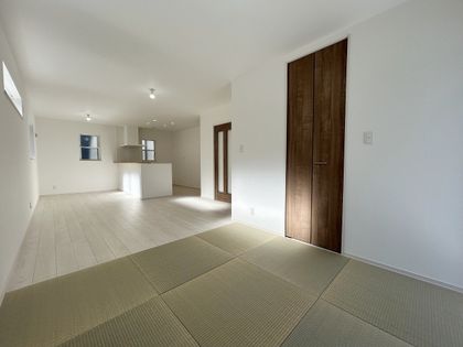 一宮市貴船町4丁目 2号棟 リビング