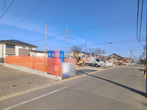 一宮市小信中島・1号棟 前面道路含む外観