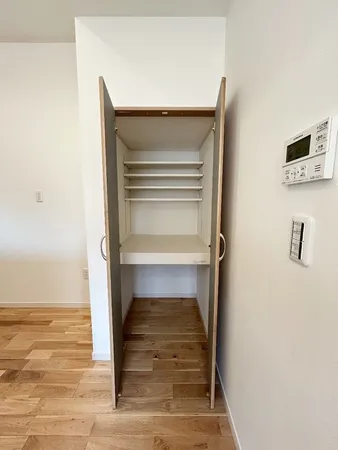 キッチン横収納