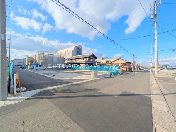 一宮市開明字西屋敷・4号棟 前面道路含む外観 一宮市開明字西屋敷・4号棟 前面道路含む外観