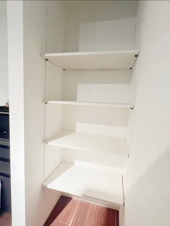 キッチン横のパントリー