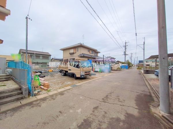 稲沢市木全5丁目・2号棟 前面道路含む外観 稲沢市木全5丁目・2号棟 前面道路含む外観