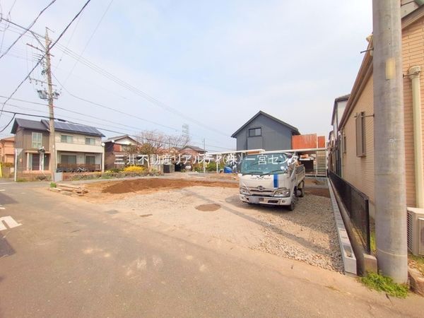 一宮市今伊勢町馬寄字宮北・1号棟 前面道路含む外観 一宮市今伊勢町馬寄字宮北・1号棟 前面道路含む外観