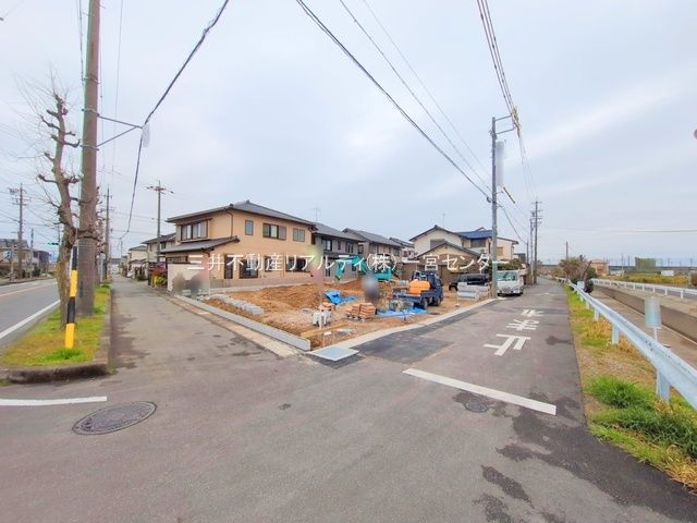 前面道路含む外観