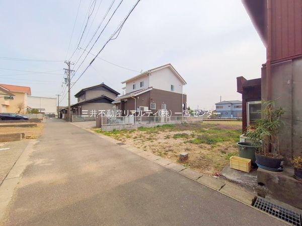 前面道路含む外観