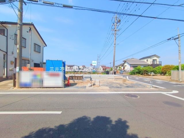 前面道路含む外観