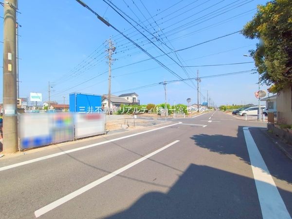 前面道路含む外観