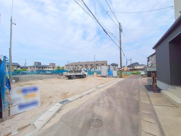 前面道路含む外観