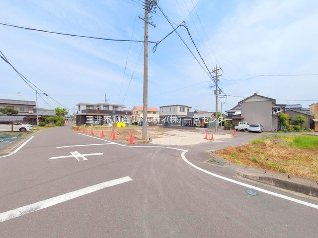 前面道路含む外観