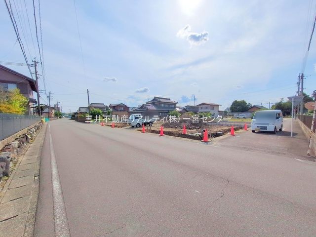 前面道路含む外観