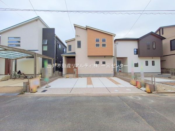 前面道路含む外観