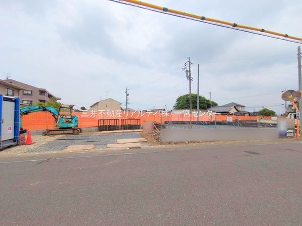 江南市高屋町本郷・4号棟 前面道路含む外観 江南市高屋町本郷・4号棟 前面道路含む外観