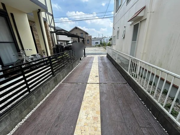 神山小学校まで徒歩約14分！2000年11月築の建物ですが、別棟建物をはじめいろいろな箇所がリフォームされています。