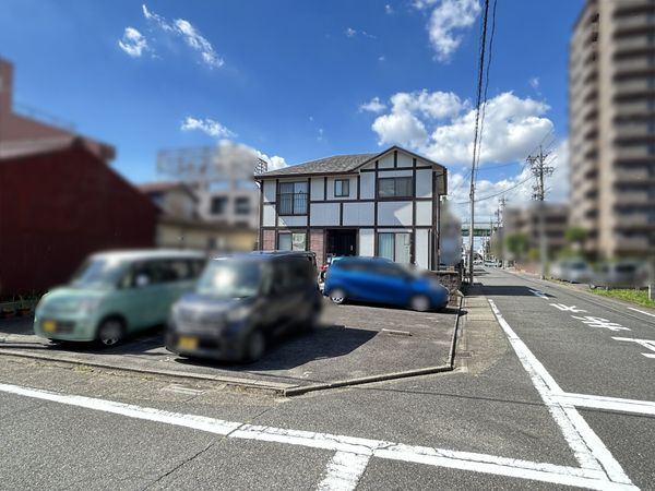 前面道路含む外観