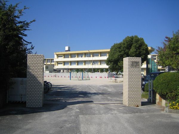 效範小学校（約390ｍ）