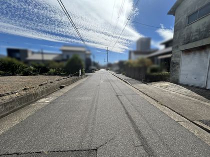 前面道路含む外観