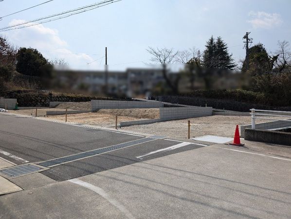 瀬戸市宮脇町 前面道路含む外観 瀬戸市宮脇町 前面道路含む外観