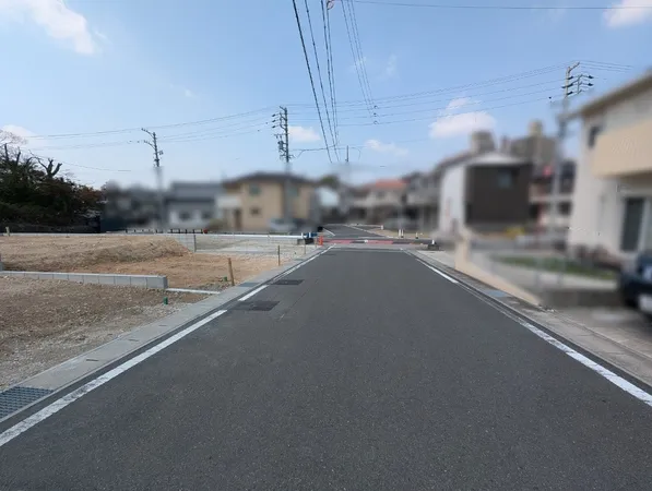 前面道路含む外観