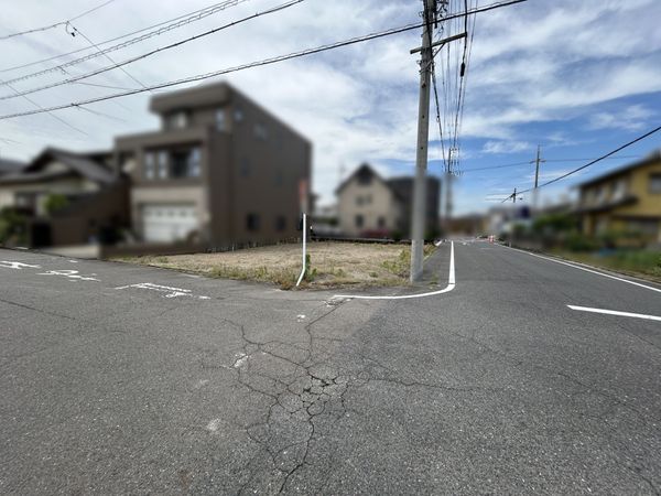 前面道路含む外観